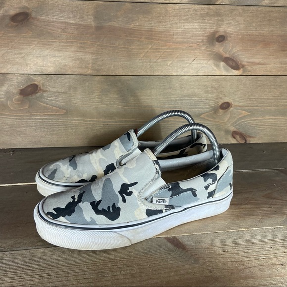 Vans classic slip on womens size 7.5 shoes gray camo athletic skate sneakers - Picture 1 of 8